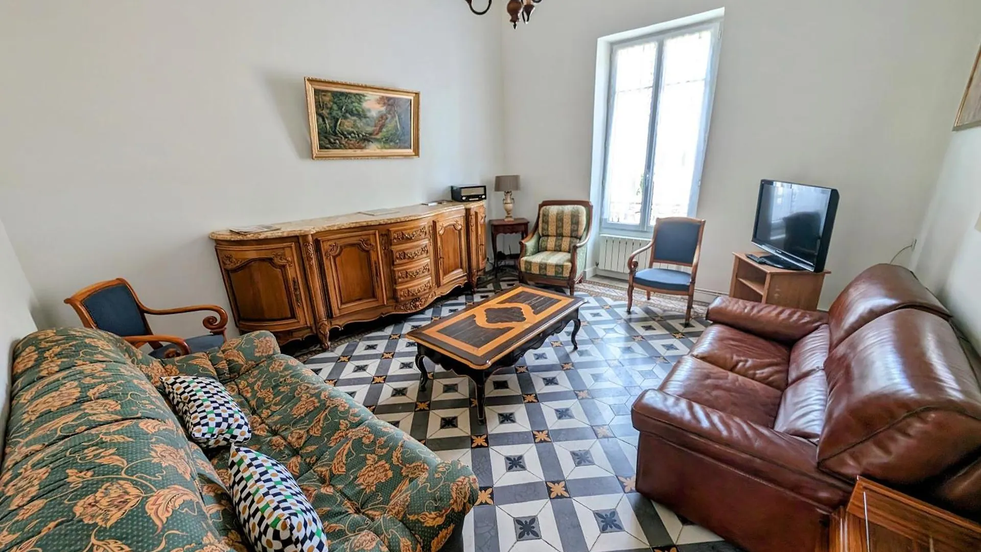 Maison De Style Tout Confort, Position Ideale, Avec Clim Et Petit Exterieur Orange  Hébergement de vacances Orange (Vaucluse)