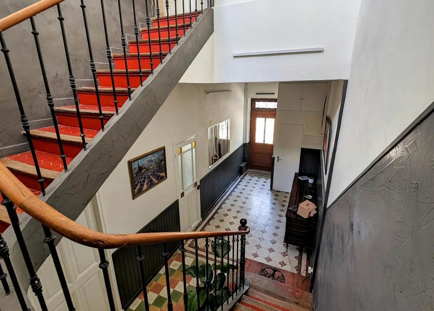 Maison De Style Tout Confort, Position Ideale, Avec Clim Et Petit Exterieur Orange