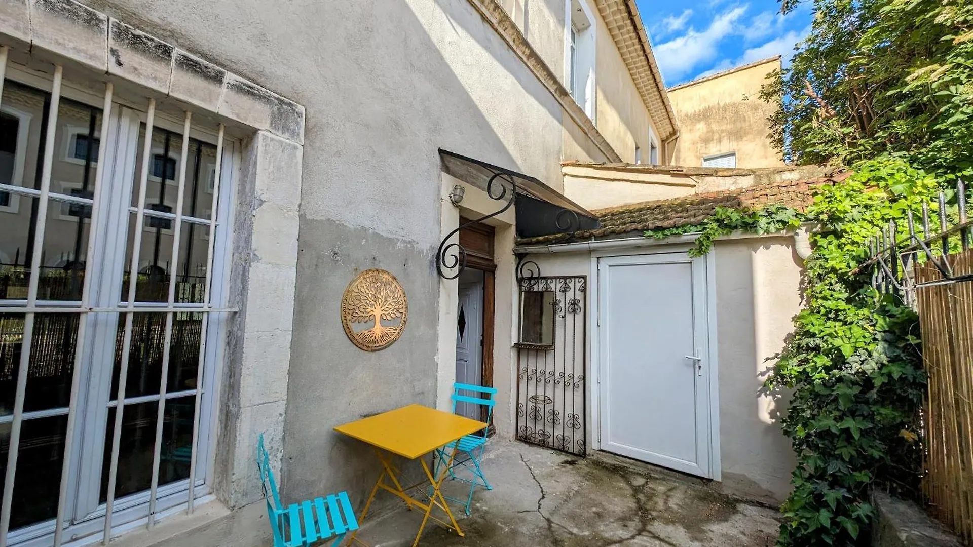 Holiday home Maison De Style Tout Confort, Position Ideale, Avec Clim Et Petit Exterieur Orange