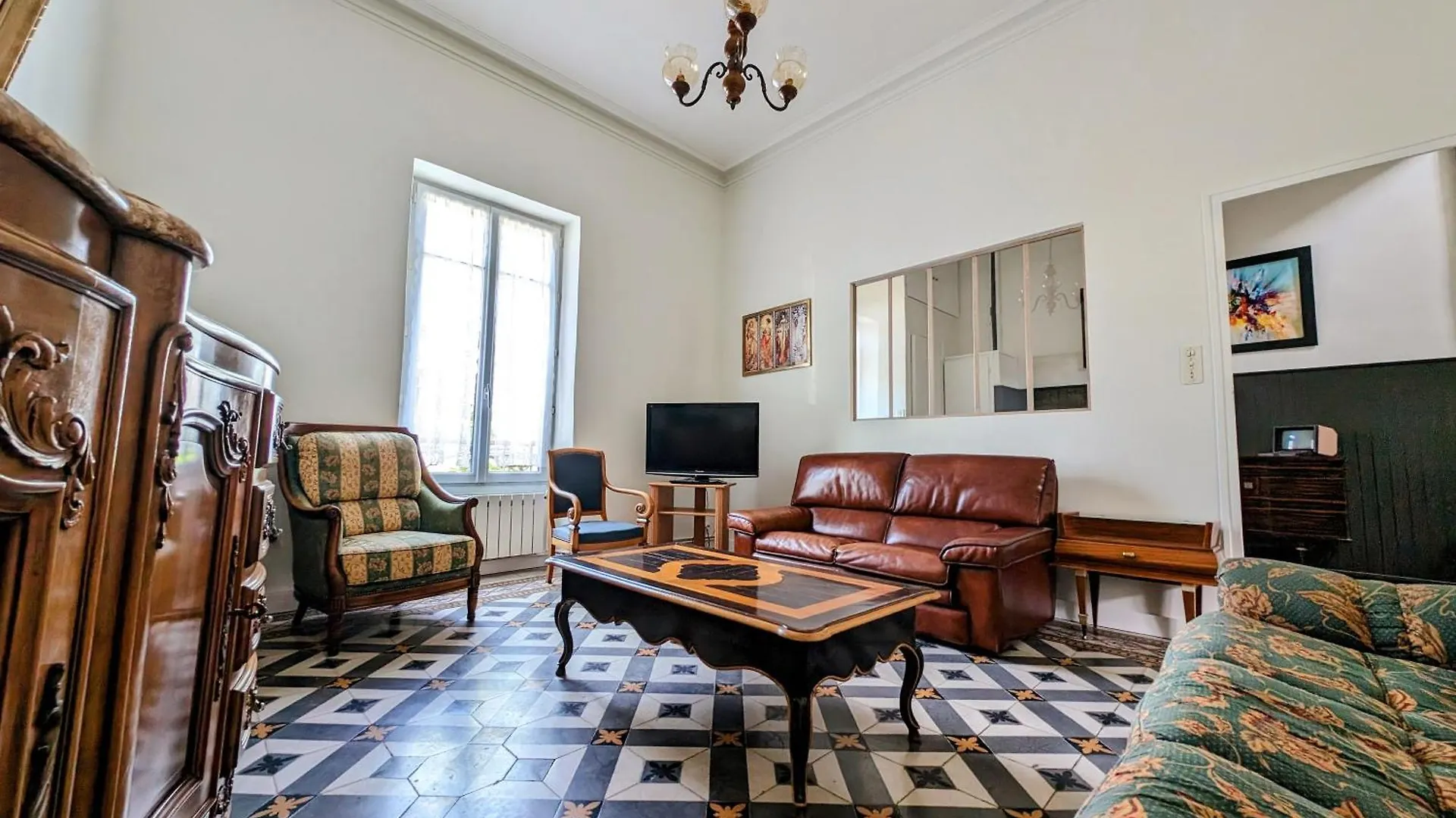 Hébergement de vacances Maison De Style Tout Confort, Position Ideale, Avec Clim Et Petit Exterieur Orange  France